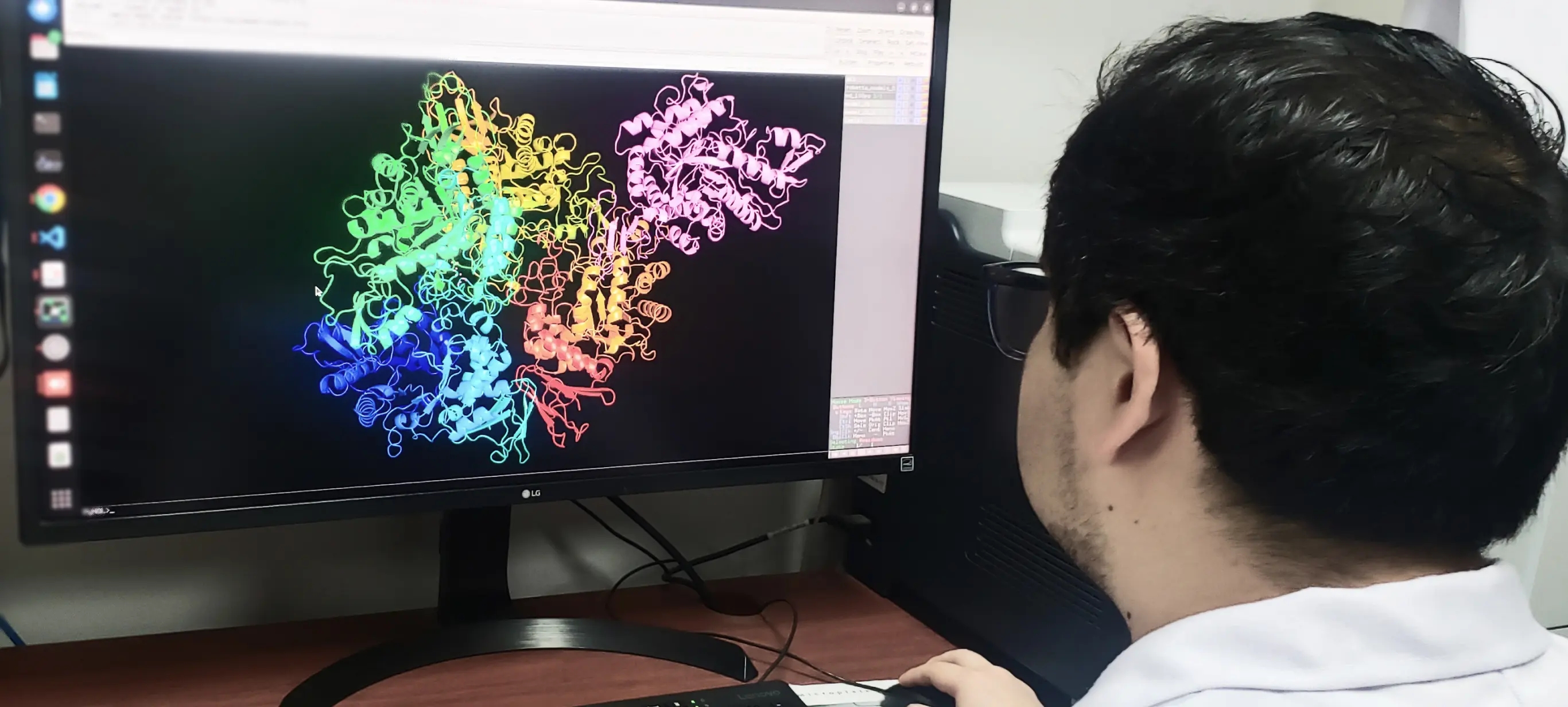 alumno en la pantalla