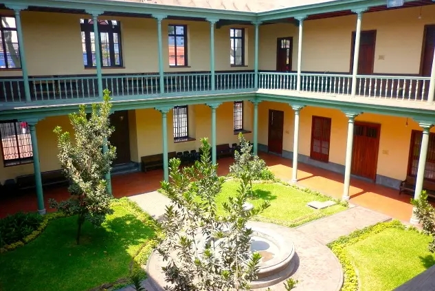 Patio de Ciencias de la Casona de la Universidad Nacional Mayor de San Marcos, en donde funcionó la Facultad de Matemáticas y Ciencias Naturales