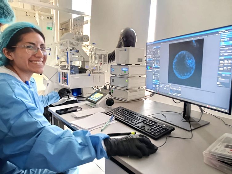 La FCB fortalece la investigación en reproducción animal con capacitación en microscopía confocal de última generación