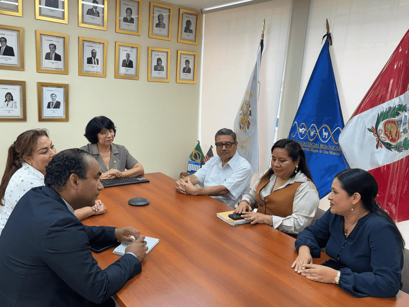 La Facultad de Ciencias Biológicas de da UNMSM recibe visita para da a conocer avances científicos y fortalecer vínculos de colaboración